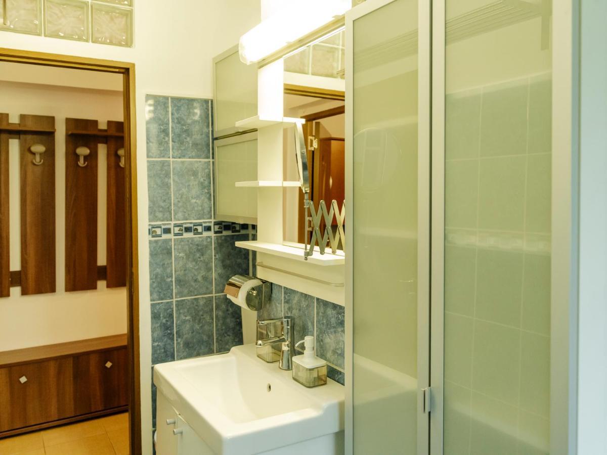 Old Town Historic Apartment With Backyard Mini Park Букурещ Екстериор снимка