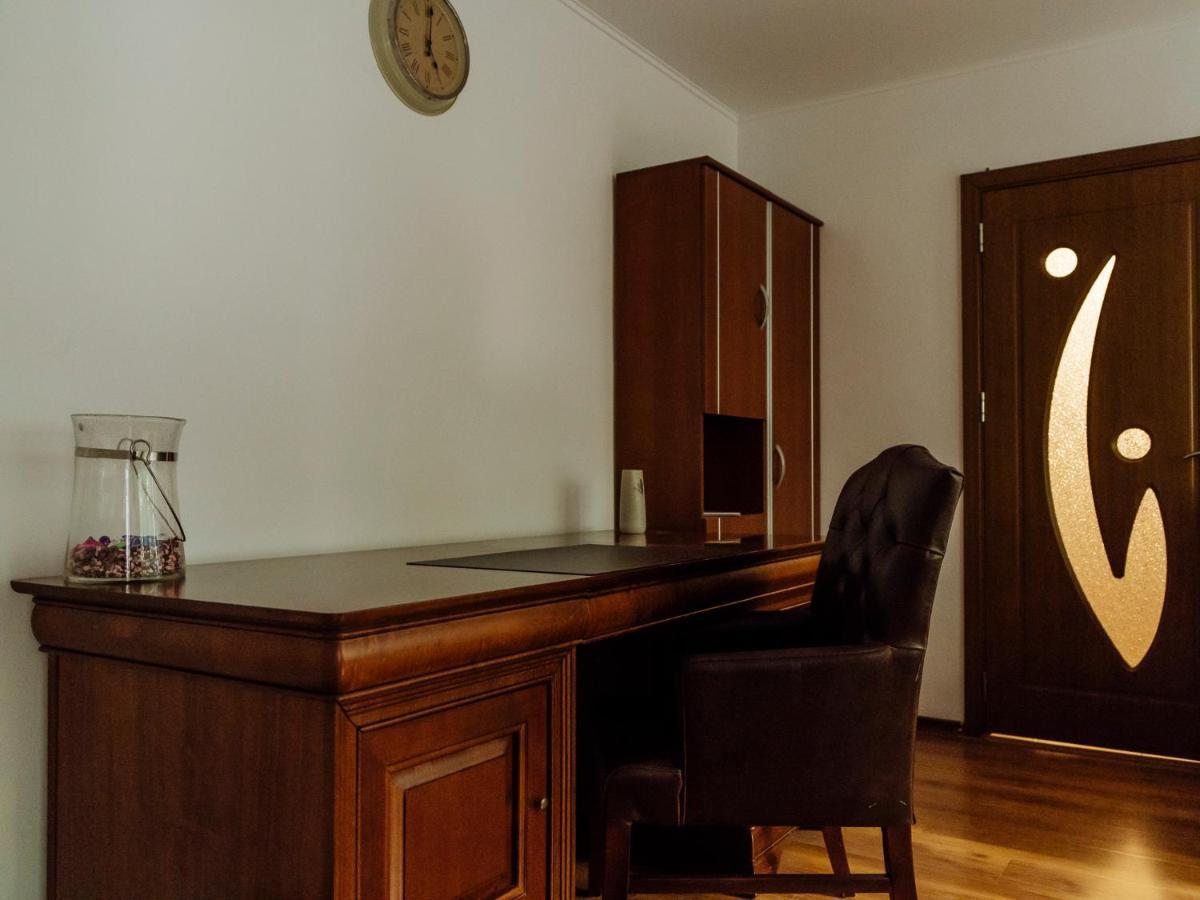 Old Town Historic Apartment With Backyard Mini Park Букурещ Екстериор снимка
