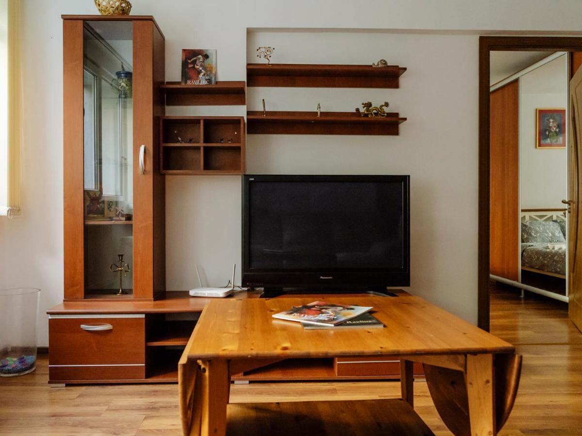 Old Town Historic Apartment With Backyard Mini Park Букурещ Екстериор снимка