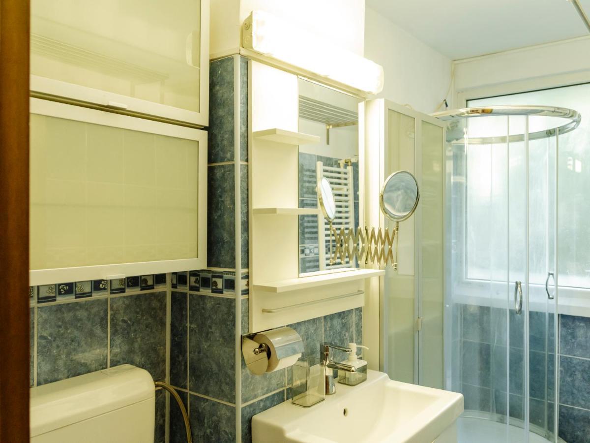 Old Town Historic Apartment With Backyard Mini Park Букурещ Екстериор снимка