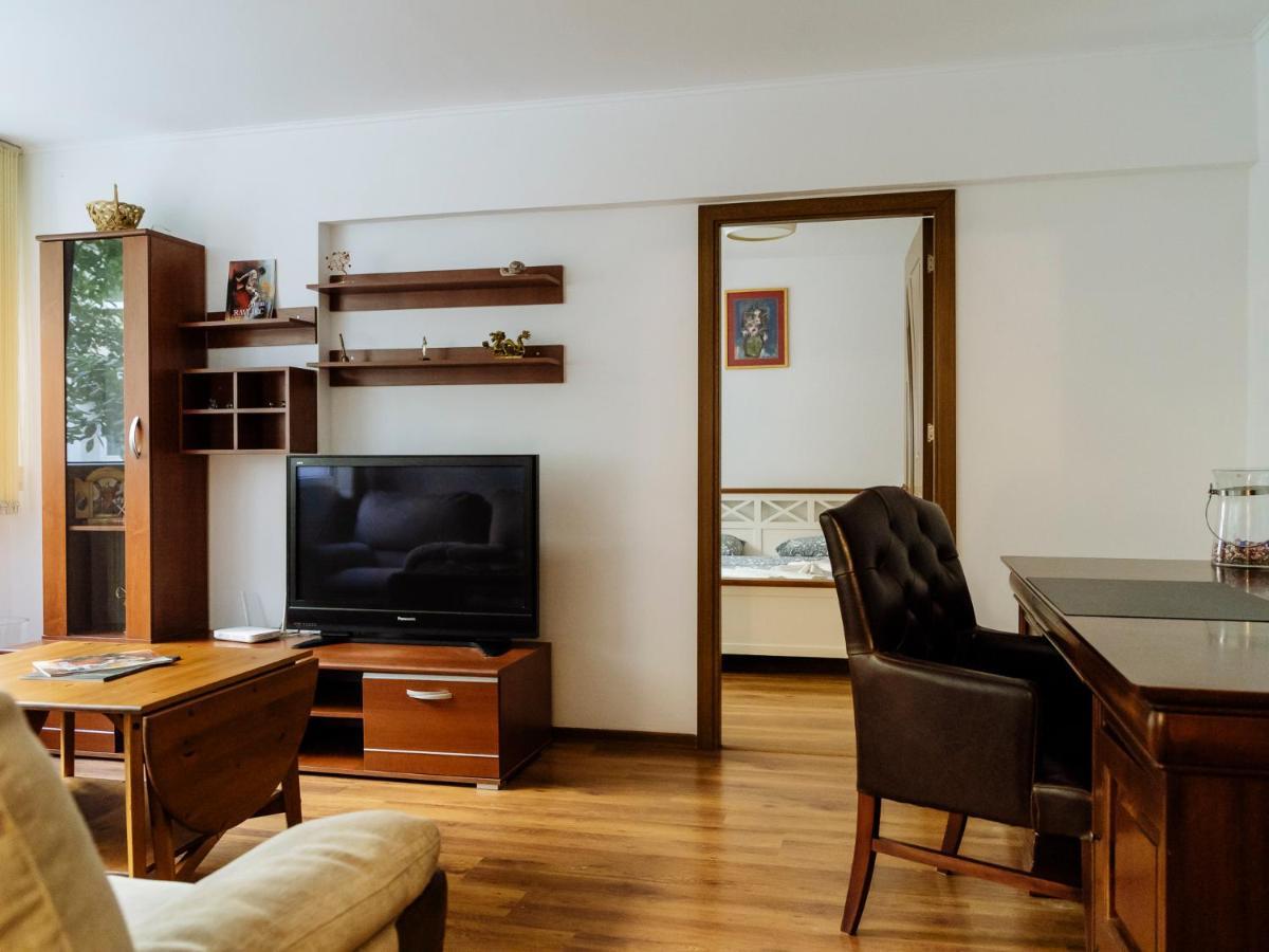 Old Town Historic Apartment With Backyard Mini Park Букурещ Екстериор снимка