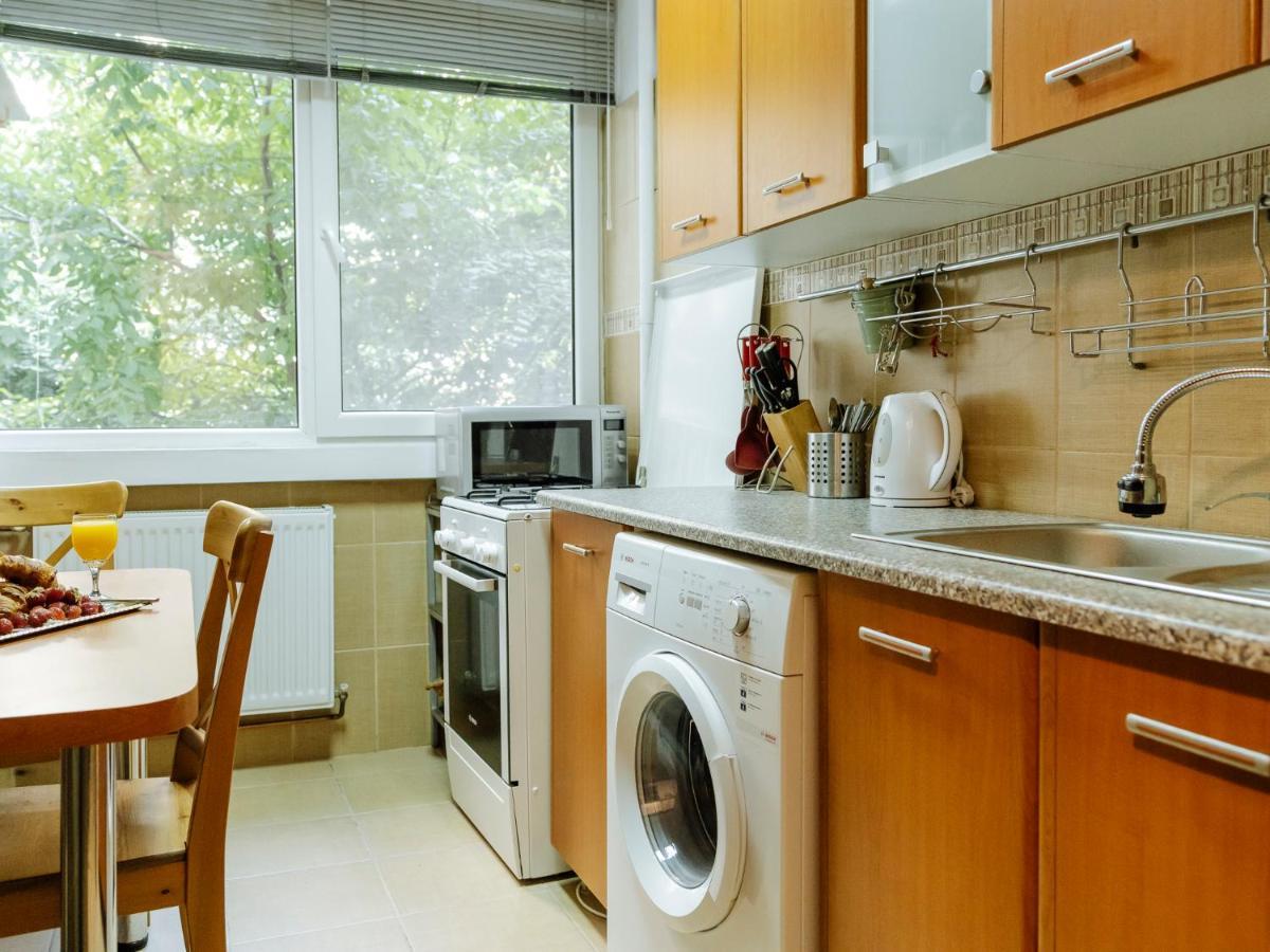 Old Town Historic Apartment With Backyard Mini Park Букурещ Екстериор снимка