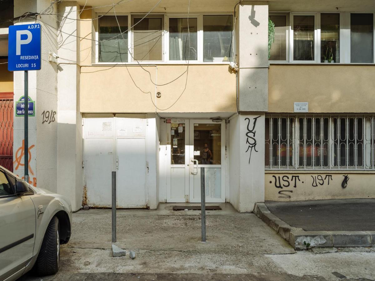 Old Town Historic Apartment With Backyard Mini Park Букурещ Екстериор снимка