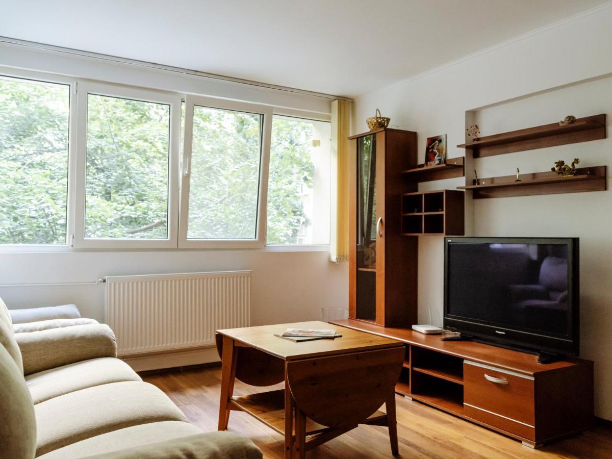 Old Town Historic Apartment With Backyard Mini Park Букурещ Екстериор снимка