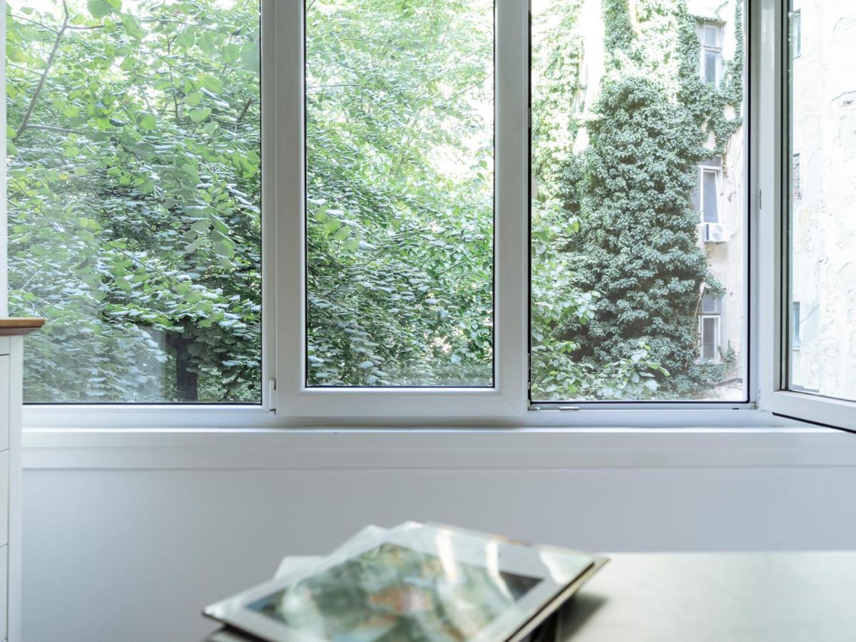 Old Town Historic Apartment With Backyard Mini Park Букурещ Екстериор снимка