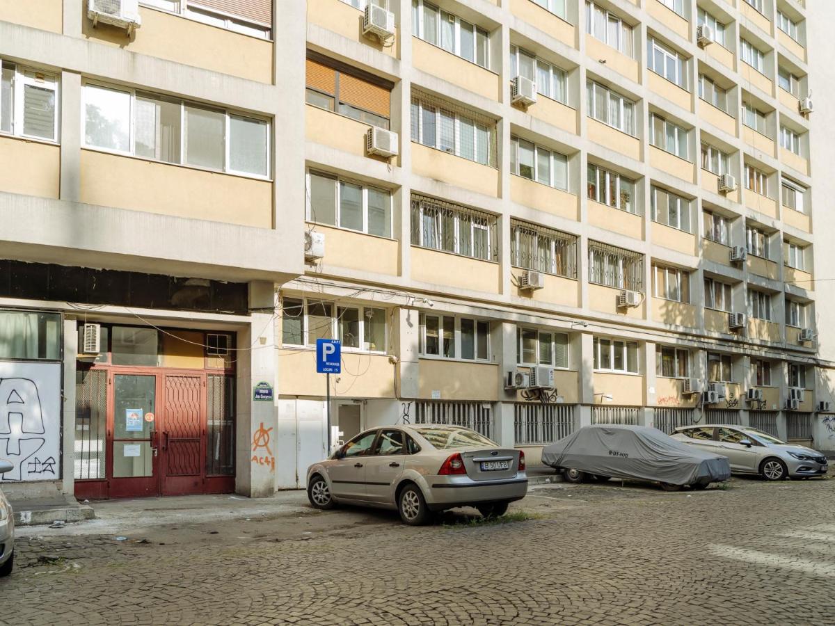 Old Town Historic Apartment With Backyard Mini Park Букурещ Екстериор снимка