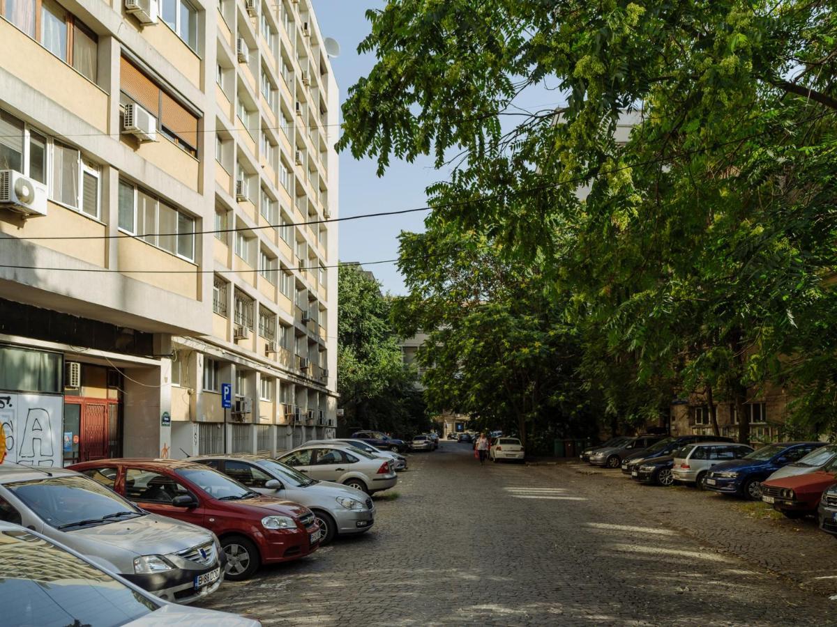 Old Town Historic Apartment With Backyard Mini Park Букурещ Екстериор снимка